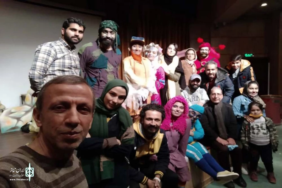 نمایش " ماجرای ساحل سنگی " / کارگردان : سید حسین فدایی حسین / ضبط تصویری برای فضای مجازی / دیماه 99