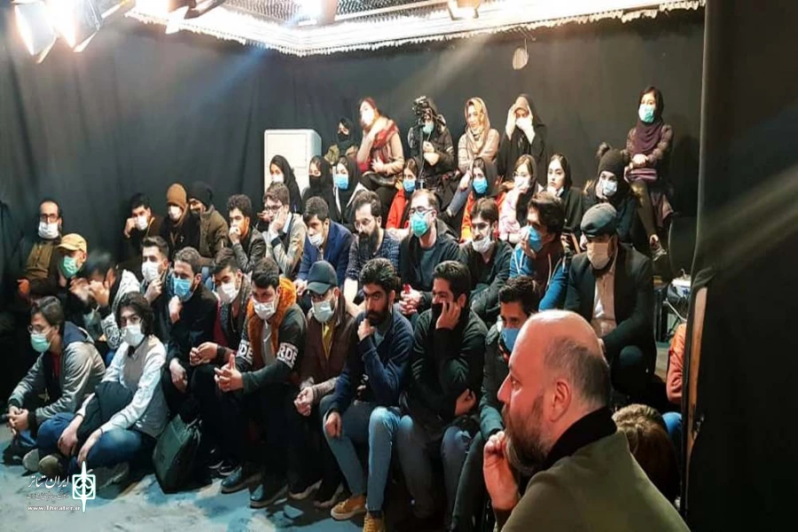 نشست آموزشی نمایش " خانه عروسک " در پلاتو سوره قم برگزار شد. 2