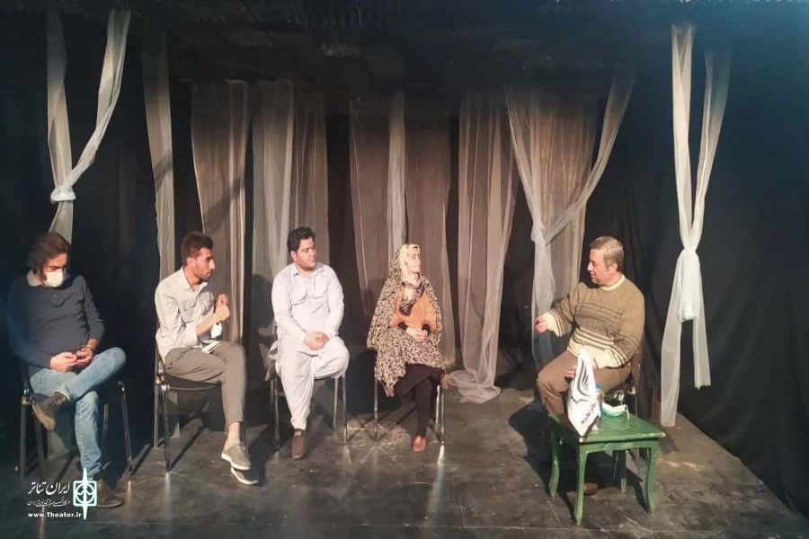 نشست آموزشی نمایش " کسوف " توسط انجمن هنرهای نمایشی استان قم برگزار شد. 2