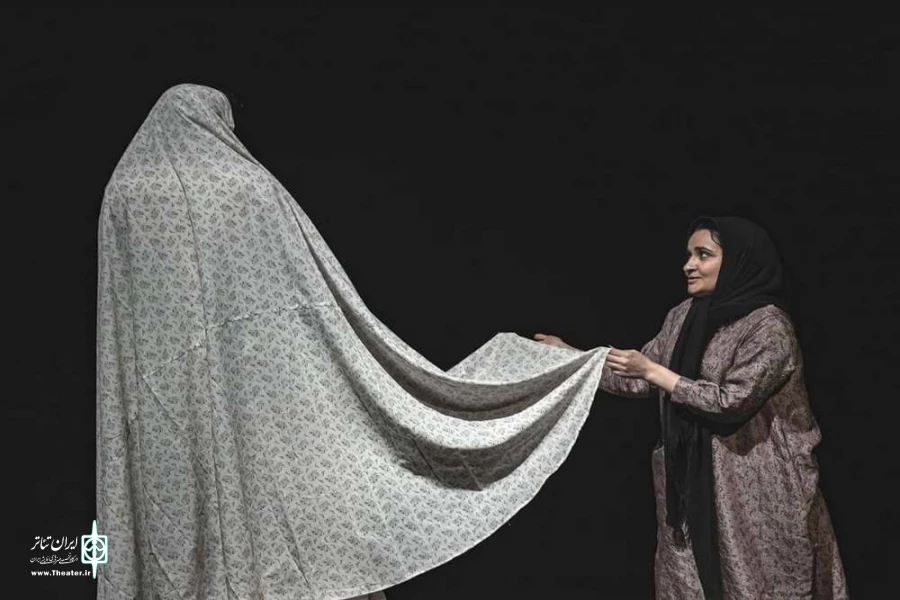 نمایش " اعترافاتی درباره زنان " در قم به روی صحنه رفت. 2