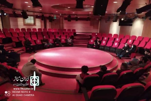 اولین نشست هم اندیشی دفتر کانون تئاتر خیابانی انجمن هنرهای نمایشی استان قم برگزار شد. 3