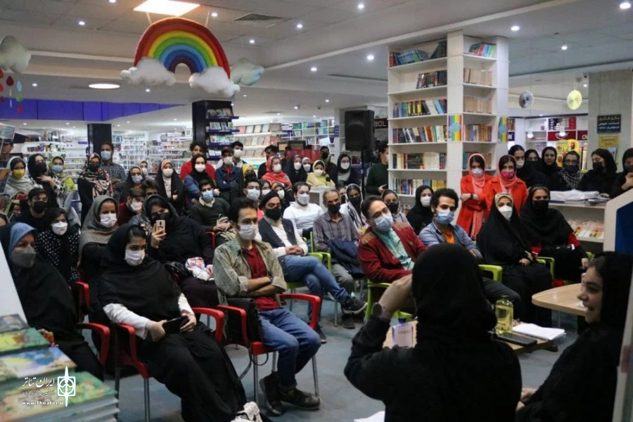 تاریخ تئاتر نشان داده که این هنر جسور هر طور شده راهش را پیدا می کند و به حیاتش ادامه می دهد.  2