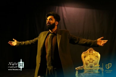 نمایش " مگس " / کارگردان : محمدرضا مهربانی / آبان 1400 / خانه نمایش ماه قم