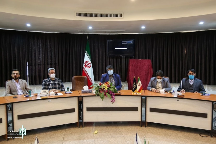 پوستر بیست و دومین جشنواره استانی تئاتر قم رونمایی شد. 3