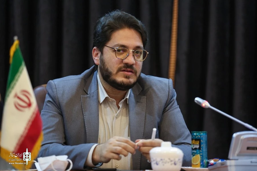 پوستر بیست و دومین جشنواره استانی تئاتر قم رونمایی شد. 4