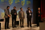 اولین تندیس جشنواره قم به خانواده شهید محسن فخری زاده تقدیم شد 6