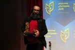 اولین تندیس جشنواره قم به خانواده شهید محسن فخری زاده تقدیم شد 12
