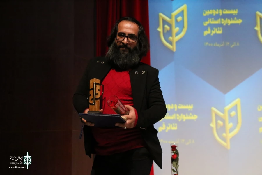 اولین تندیس جشنواره قم به خانواده شهید محسن فخری زاده تقدیم شد 12