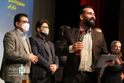 محمدرضا خسروشاهی کارگردان «پچپچه های پشت خط نبرد» معرفی شده از استان قم :

می‌توانیم با هنر جهان را به جای بهتری برای زندگی تبدیل کنیم
