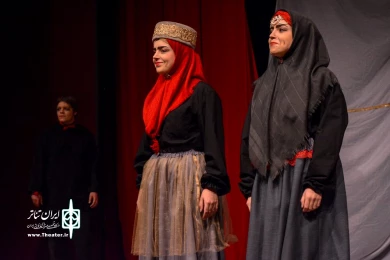نمایش " شاعرانگی یک شازده شوربخت " / کارگردان : محمدرضا شاهمردی / بیست و دومین جشنواره استانی تئاتر قم / آذر1400 / تالار فرهنگ و هنر