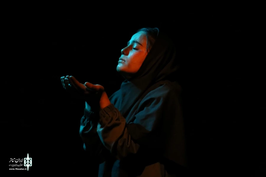 نمایش " من هزار و یک شب زنده ام "/کارگردان : مهدی حبیبی تبار / بیست و دومین جشنواره استانی تئاتر قم / آذر 1400 / خانه نمایش ماه