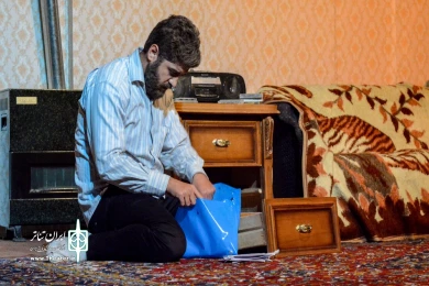 نمایش " مثل سوسوی فانوس آویخته "/کارگردان : مصطفی مقیمی/ بیست و دومین جشنواره استانی تئاتر قم/آذر 1400 / تالار شهید آوینی