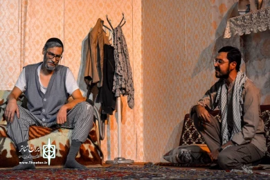 نمایش " مثل سوسوی فانوس آویخته "/کارگردان : مصطفی مقیمی/ بیست و دومین جشنواره استانی تئاتر قم/آذر 1400 / تالار شهید آوینی