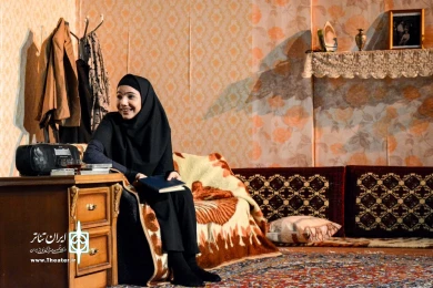 نمایش " مثل سوسوی فانوس آویخته "/کارگردان : مصطفی مقیمی/ بیست و دومین جشنواره استانی تئاتر قم/آذر 1400 / تالار شهید آوینی