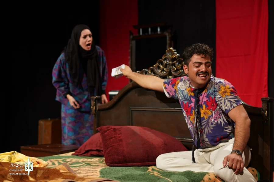 نمایش " بی همه چیز "/کارگردان : محمد کدخدازاده/بیست و دومین جشنواره استانی تئاتر قم / آذر 1400 / خانه نمایش ماه