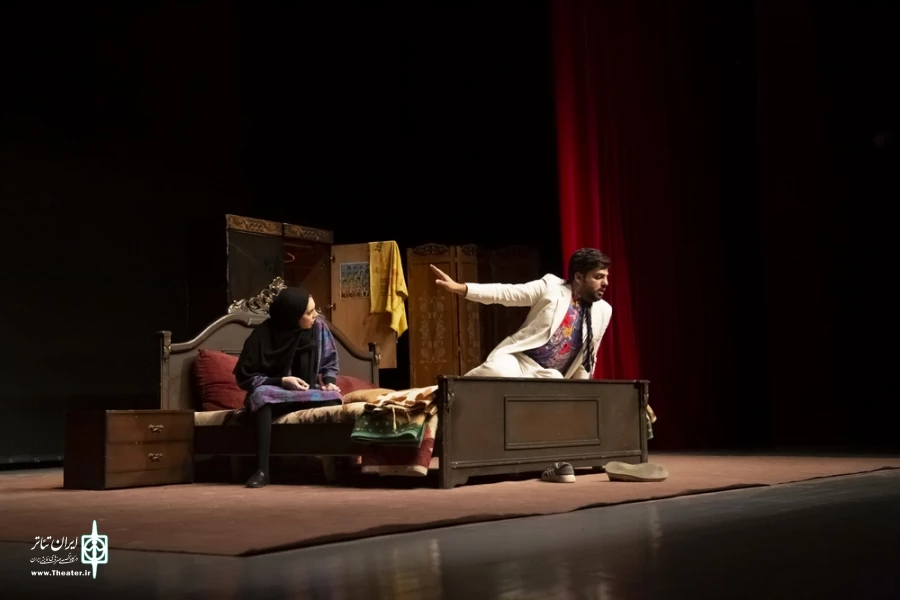 اجرای عمومی نمایش " بی همه چیز " / کارگردان : محمد کدخدازاده / 22 دی الی 9 بهمن 1400 / تالار فرهنگ و هنر شهر قم