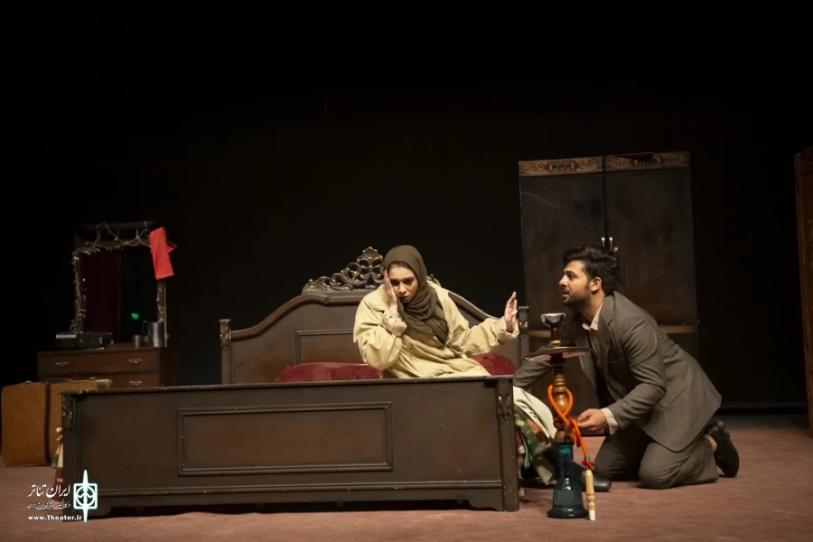 نمایش " بی همه چیز " در تالار فرهنگ و هنر شهر قم به روی صحنه رفت 3