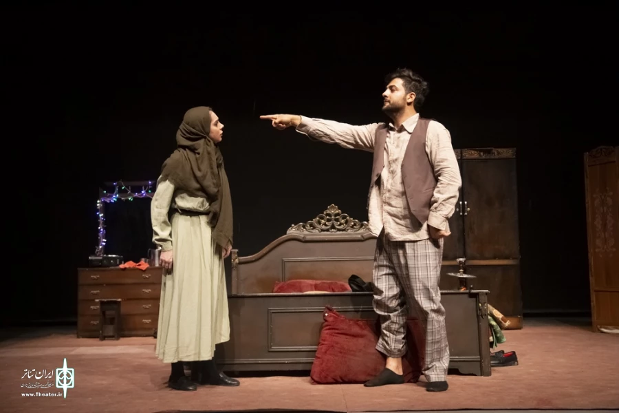 نمایش " بی همه چیز " در تالار فرهنگ و هنر شهر قم به روی صحنه رفت 6