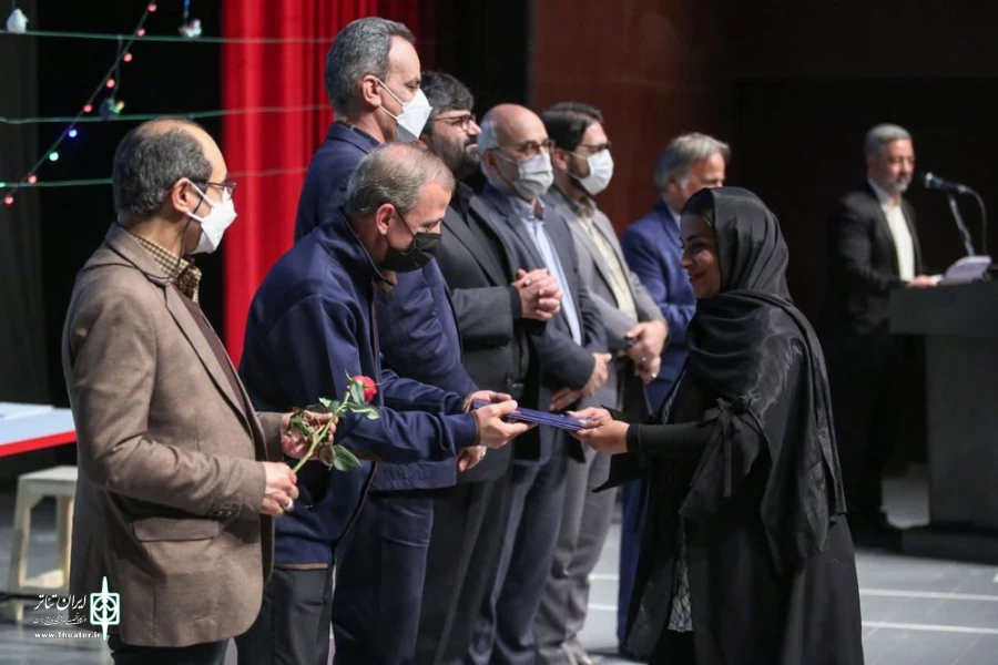 نخستین تندیس جشنواره به زنده یاد سعید تشکری اهدا شد 8