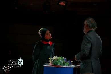 نمایش " فنجان در طوفان چای" / کارگردان : مرتضی مرتضوی راد / اجرای عمومی / تیرماه 1401/سالن چهارسوی تالار فرهنگ و هنر شهر قم