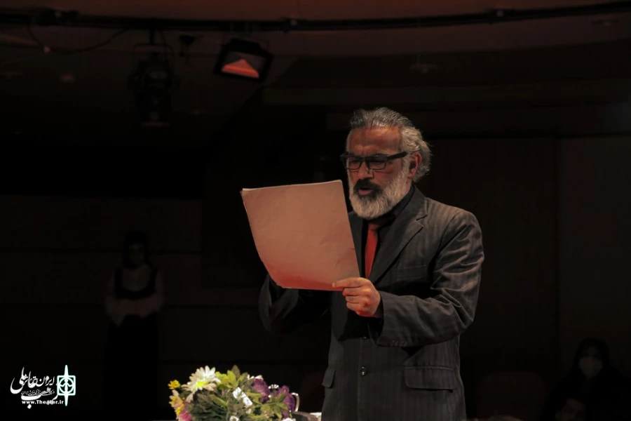نمایش " فنجان در طوفان چای" / کارگردان : مرتضی مرتضوی راد / اجرای عمومی / تیرماه 1401/سالن چهارسوی تالار فرهنگ و هنر شهر قم