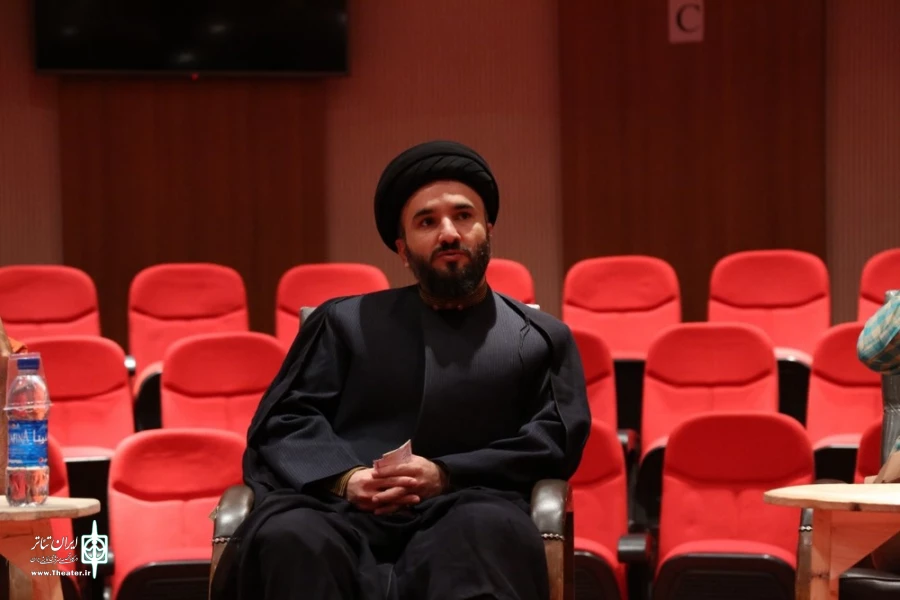 جلسه نقد و بررسی نمایش "فنجان در طوفان چای" در تالار فرهنگ و هنرقم برگزار شد. 4