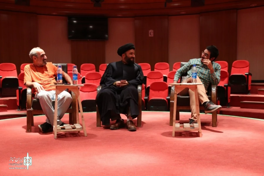 جلسه نقد و بررسی نمایش "فنجان در طوفان چای" در تالار فرهنگ و هنرقم برگزار شد. 5