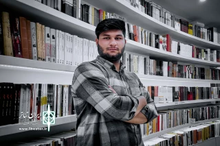 احمد رهنمون نویسنده نمایشنامه خیابانی

استفاده از زندگی شهدا در تئاتر لذت بخش است