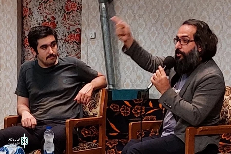 جلسه نقد و بررسی نمایش "مثل سوسوی فانوس آویخته" در تالار شهید آوینی قم برگزار شد. 6