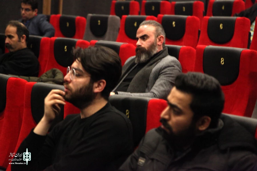 نشست صمیمانه مدیر کل فرهنگ و ارشاد اسلامی استان قم با هنرمندان نمایش برگزار شد 3