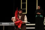 نمایش «مجلس اضافات یک تیغ» به روی صحنه رفت. 7