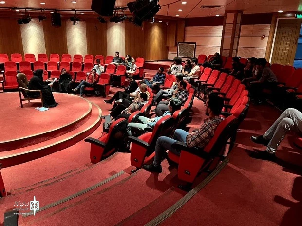 نشست هم اندیشی هنرمندان تئاتر قم برگزار شد 2